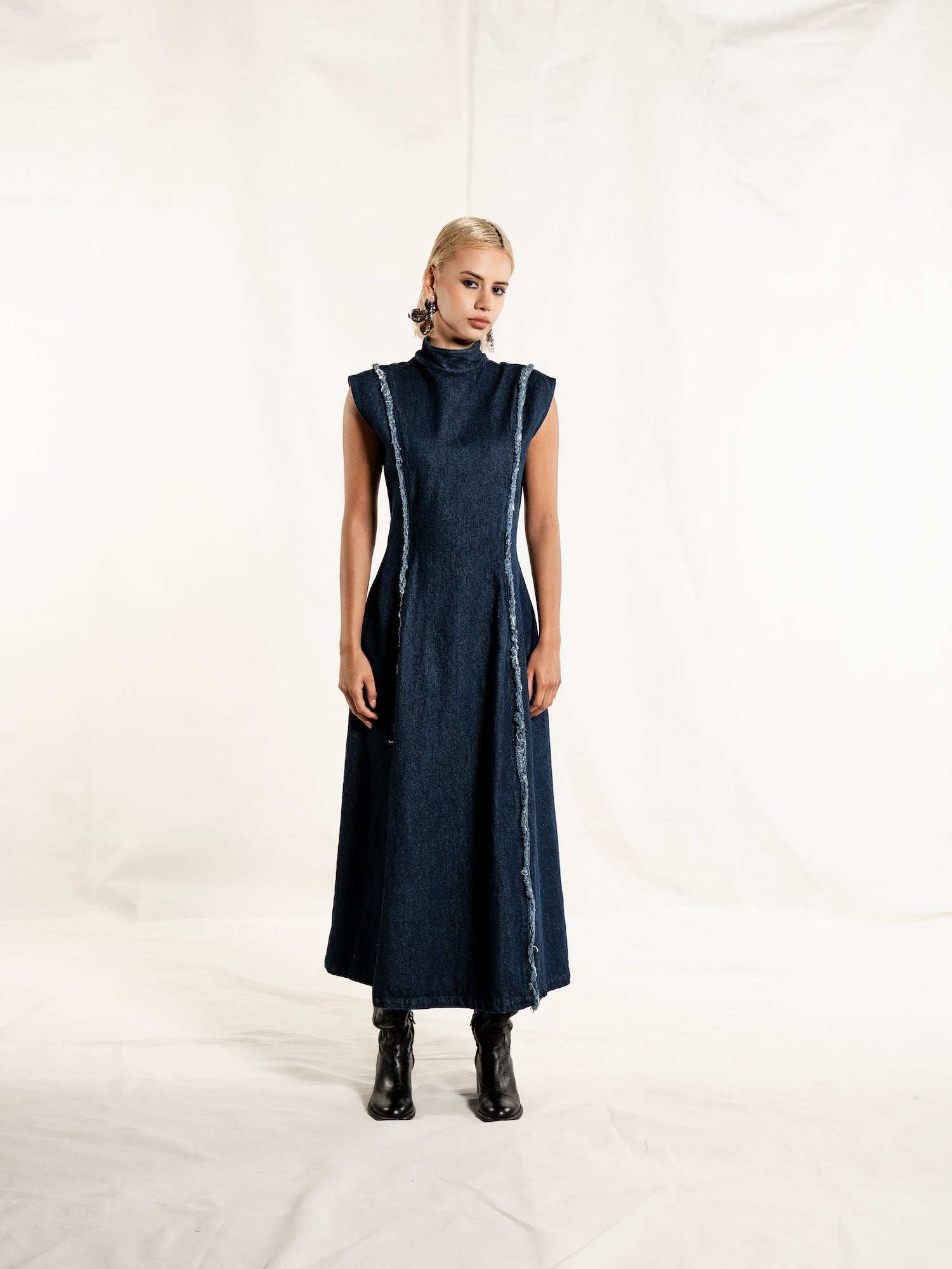 Off bloom Denim dress
